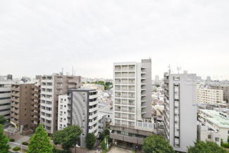 【展望】 | 眼前に広がる空の雄大さと、このお部屋の自慢の一つである「眺望」をご覧ください。毎日、この景色を独り占めできる新生活に夢が広がります。～即日のご見学可能～　お問合せはお気軽にどうぞ。