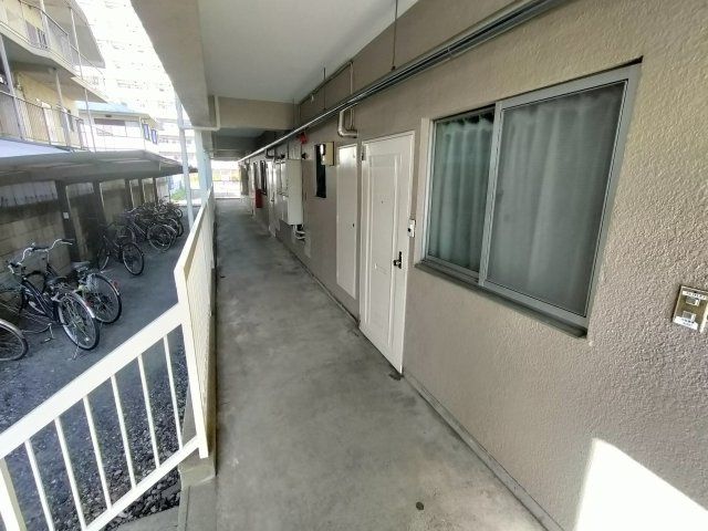 高橋コーポのロビー|ゆとりのあるロビーです
