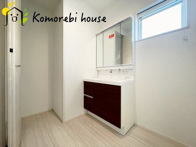 西区佐知川　一戸建て　タマタウン　01の独立洗面台|2024年3月撮影