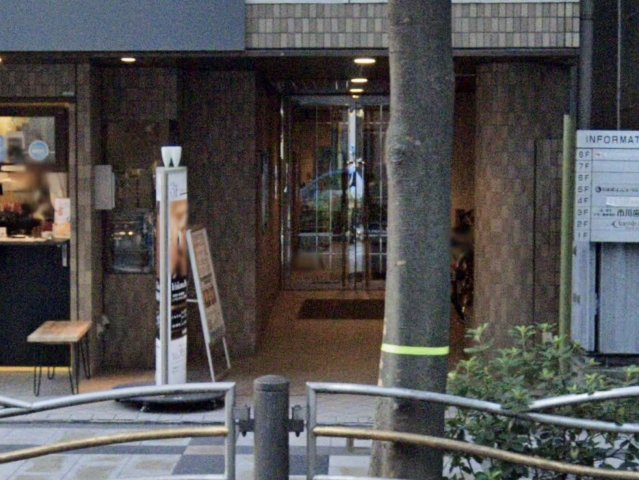長嶋ビルのエントランス