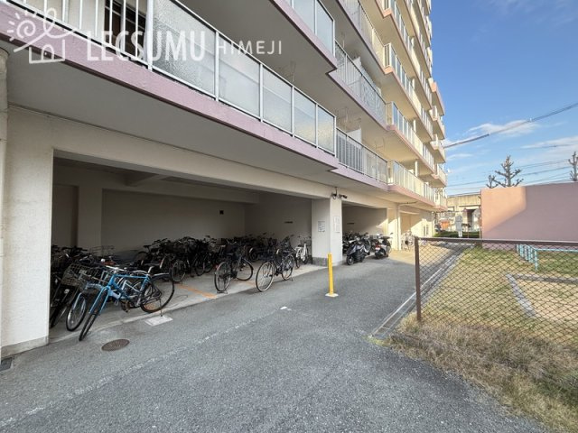 藤和しらさぎハイタウンA棟の駐輪場
