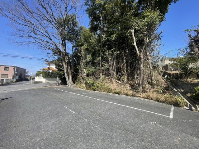 岸和田市岡山町　建築条件なし土地の前面道路含む現地写真