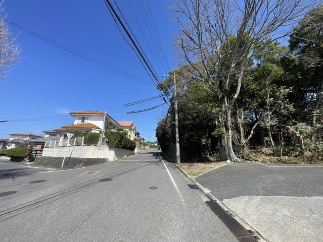 岸和田市岡山町　建築条件なし土地の前面道路含む現地写真