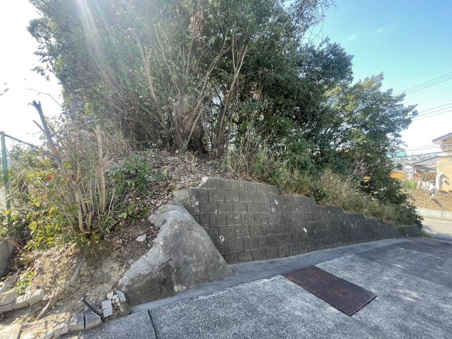 岸和田市岡山町　建築条件なし土地の前面道路含む現地写真