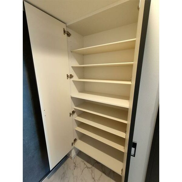 S-RESIDENCE城東SEVERの玄関