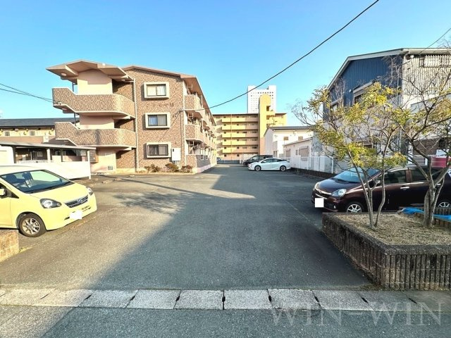 ア・ラ・モード18の駐車場