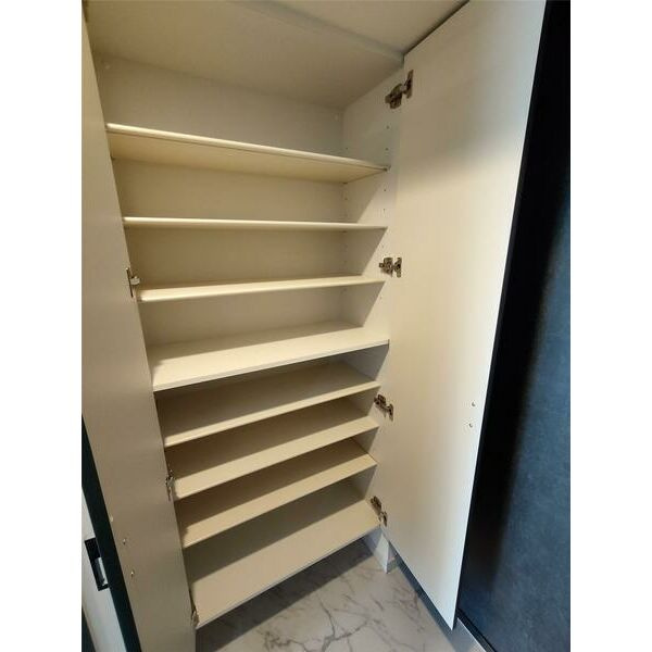 S-RESIDENCE城東SEVERの玄関