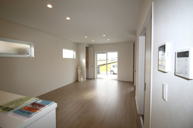 南国市田村乙　中古戸建　（未入居物件）の居間・リビング|ＬＤＫ　17.75帖