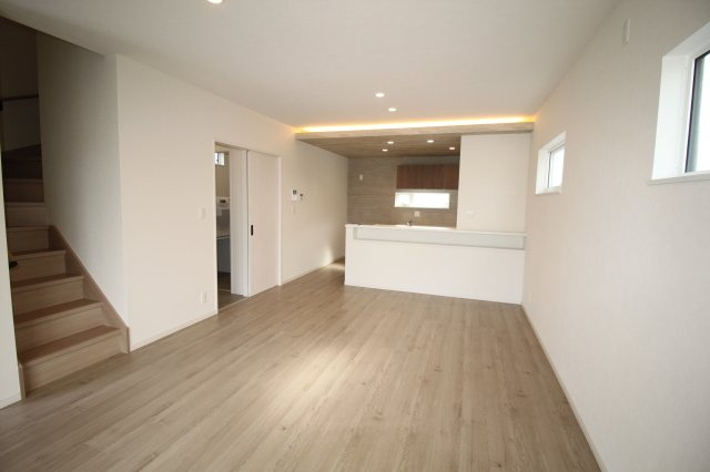 南国市田村乙　新築戸建の居間・リビング|ＬＤＫ　17.75帖