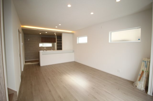 南国市田村乙　中古戸建　（未入居物件）の居間・リビング|ＬＤＫ　17.75帖