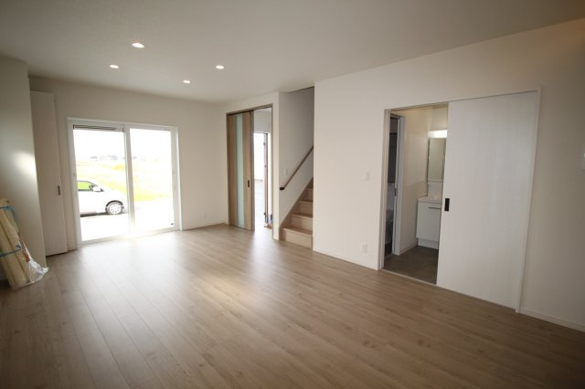 南国市田村乙　新築戸建の居間・リビング|ＬＤＫ　17.75帖