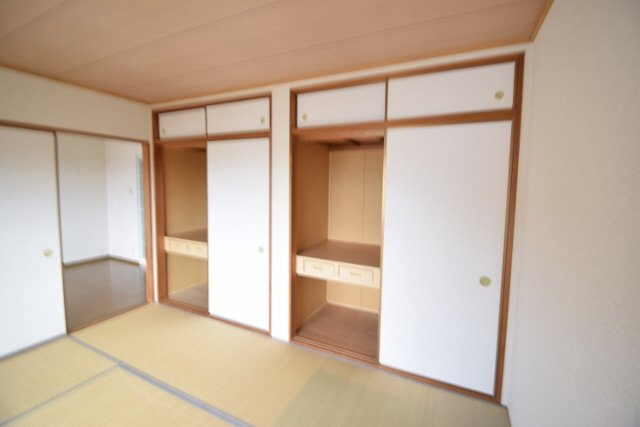 サニーハイムヤハギの収納|押入れ２間分でたっぷり収納