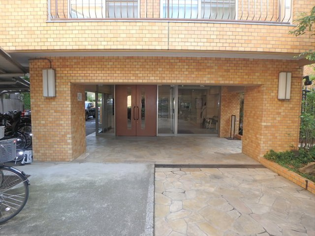 都立大ハイツのエントランス