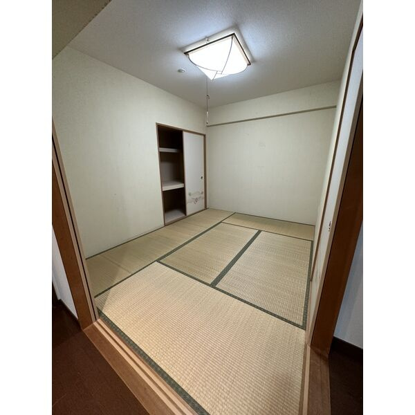 プレミスト和泉府中の和室
