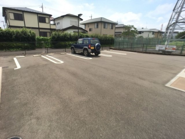 シャ・エランの駐車場