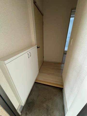 府中市押立町１丁目のアパートの玄関