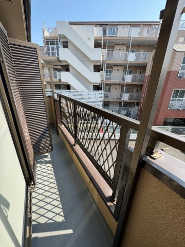府中市押立町１丁目のアパートのバルコニー