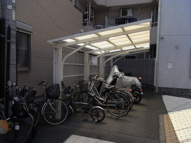 ストーク西灘の駐車場