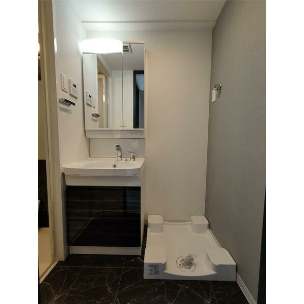 S-RESIDENCE城東SEVERの洗面所