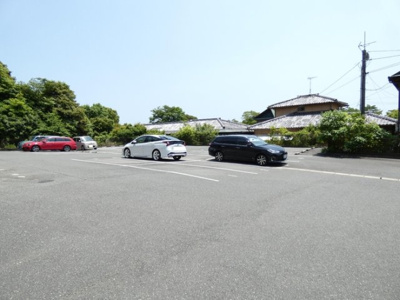 【駐車場】 | リビングタウン常盤公園Ⅱ | 駐車スペースもあります