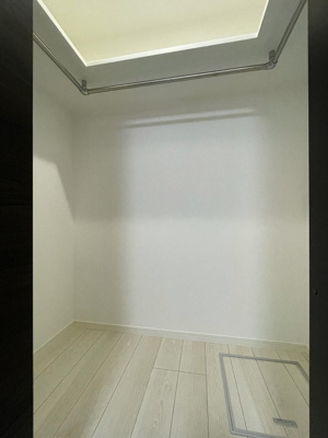 【収納】 | KL TOJIN WEST | 別号室の写真になります。現況優先。