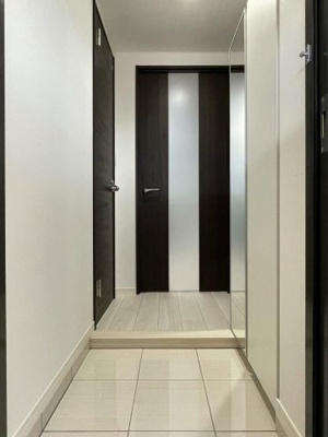 【玄関】 | KL TOJIN WEST | 別号室の写真になります。現況優先。