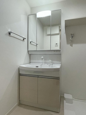 【洗面所】 | KL TOJIN WEST | 別号室の写真になります。現況優先。