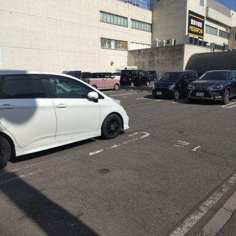 アーバンヴェール参号館の駐車場