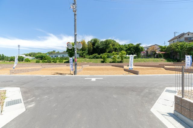 熊取町小垣内１丁目　建築条件無し売り土地　N号地の前面道路含む現地写真