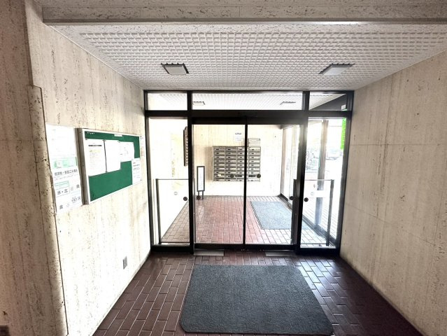 ライオンズマンション新寺小路のエントランス