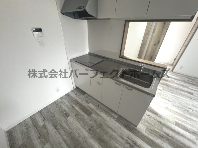 LYCKAのキッチン|2口IHキッチンでゆったり料理できます♪