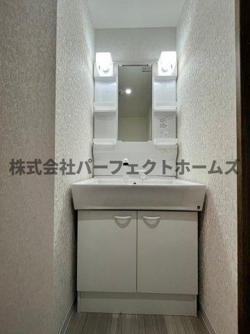 LYCKAの独立洗面台|朝の支度にも助かる、独立の洗髪洗面化粧台