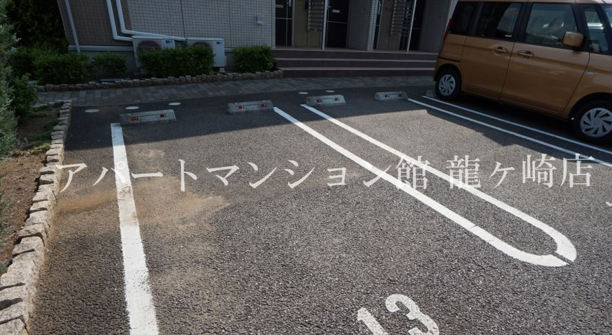 Axia(アクシア）Cの駐車場