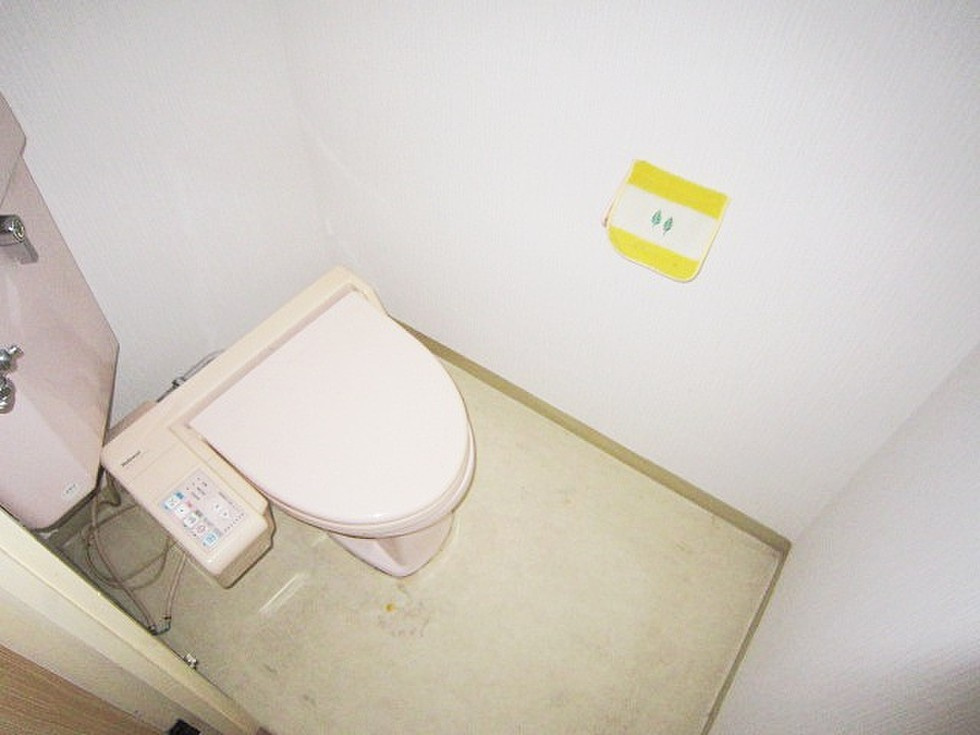 江崎第7ビル【キャッシュバック対象物件】のトイレ|ゆったりとした空間のトイレです