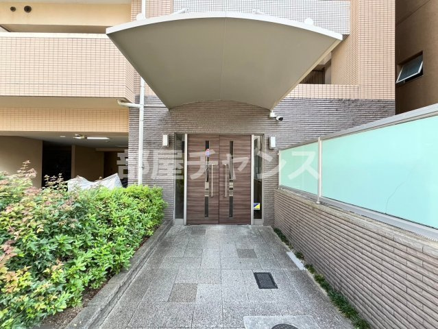 クレシェール大須のエントランス