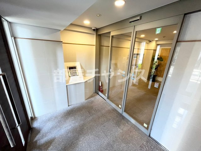 クレシェール大須のエントランス