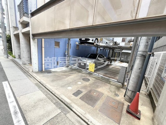 パルティール鶴舞の駐車場