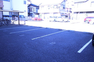 ★敷地内駐車場★（空き状況・使用料等詳細はご確認下さい）