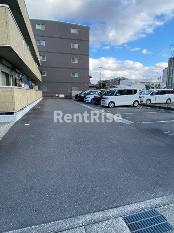 サンビスタ末広の駐車場