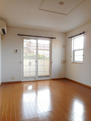 【居間・リビング】 | メゾン・プラシードＡ | 使いやすい居間です