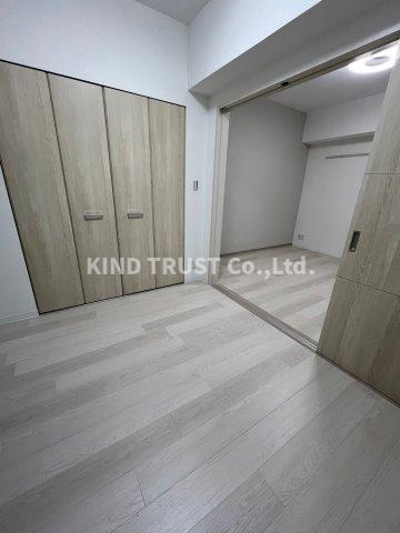 リュエルうめきたの居間・リビング|ゆったりとした居間です