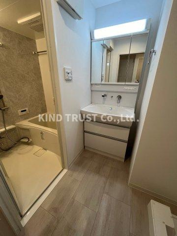 リュエルうめきたの洗面所|明るい洗面所です