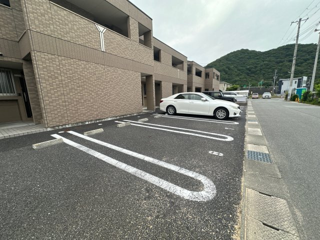 プランドールの駐車場