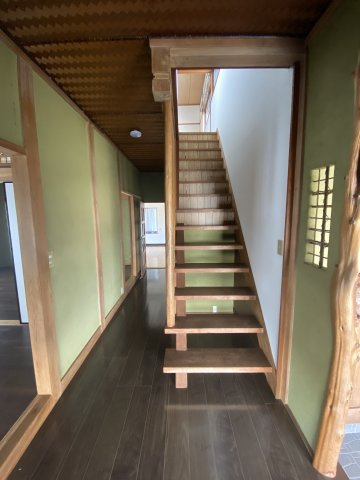16帖LDK！アルク・郵便局近くの全室洋室戸建て賃貸のエントランス