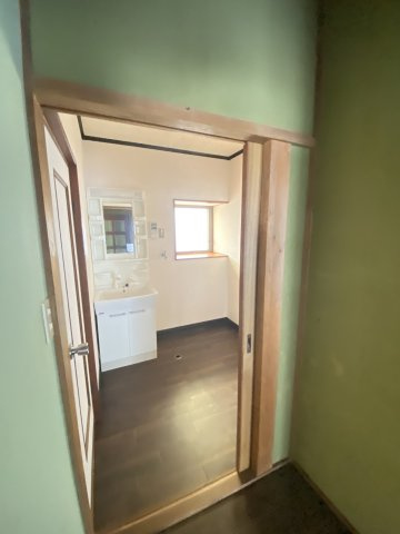 16帖LDK！アルク・郵便局近くの全室洋室戸建て賃貸の内装
