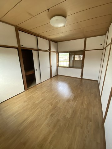16帖LDK！アルク・郵便局近くの全室洋室戸建て賃貸の洋室|2階西側