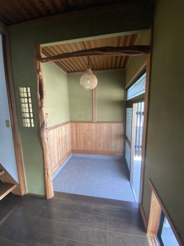 16帖LDK！アルク・郵便局近くの全室洋室戸建て賃貸の玄関
