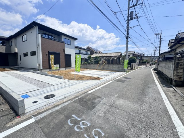 新築　高崎市下小鳥町9期　1号棟の前面道路含む現地写真|現地写真　南側接道幅員約4ｍ