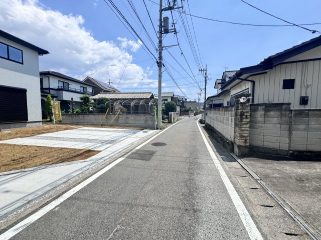 新築　高崎市下小鳥町9期　2号棟の前面道路含む現地写真|現地写真　南側接道幅員約4ｍ