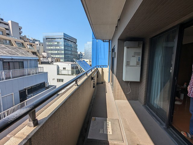 コスモ上野ロイヤルフォルムのバルコニー|日当り眺望良好なワイドバルコニー